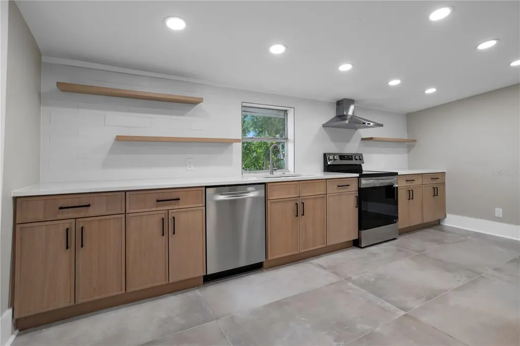 821 E Lemon Avenue Eustis FL 32726