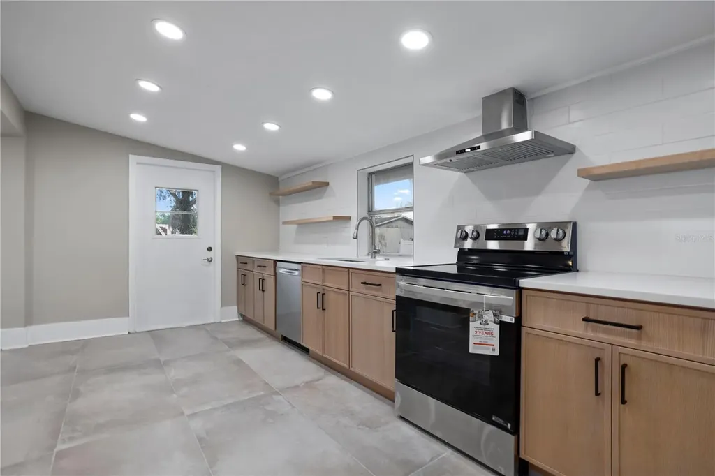 821 E Lemon Avenue Eustis FL 32726