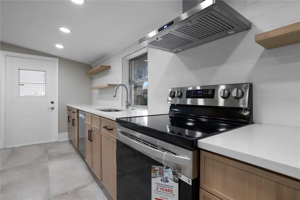 821 E Lemon Avenue Eustis FL 32726