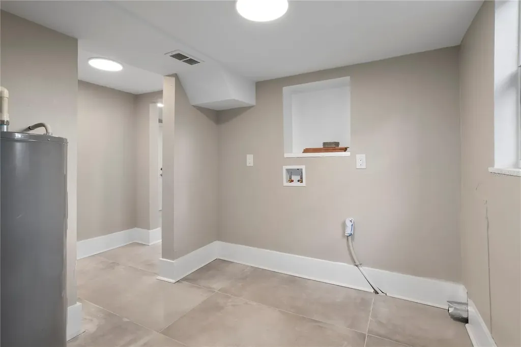 821 E Lemon Avenue Eustis FL 32726