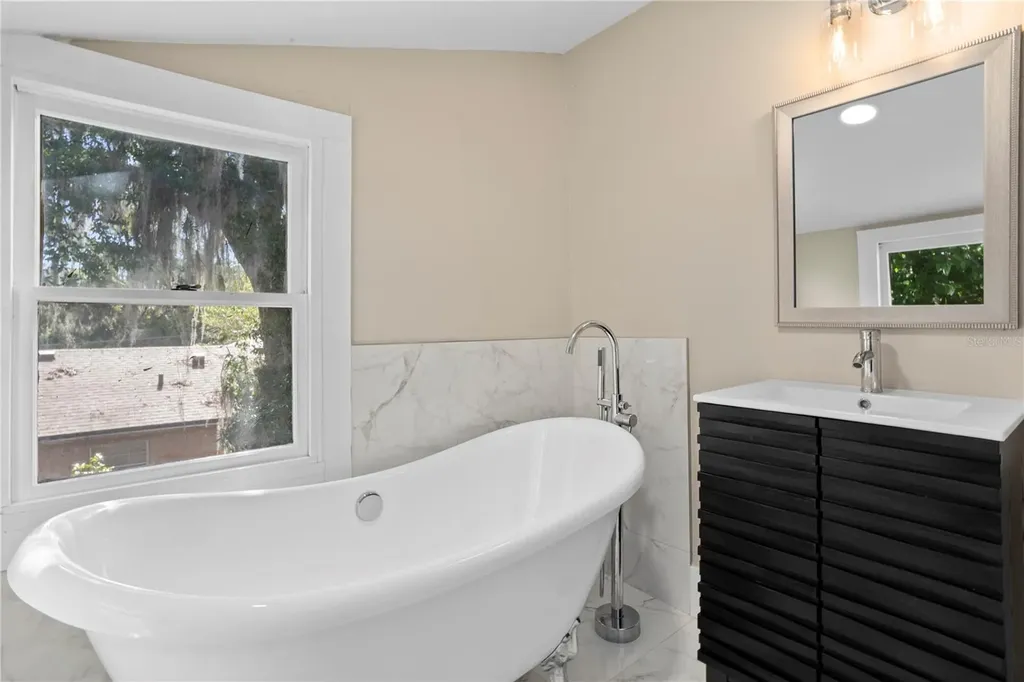 821 E Lemon Avenue Eustis FL 32726