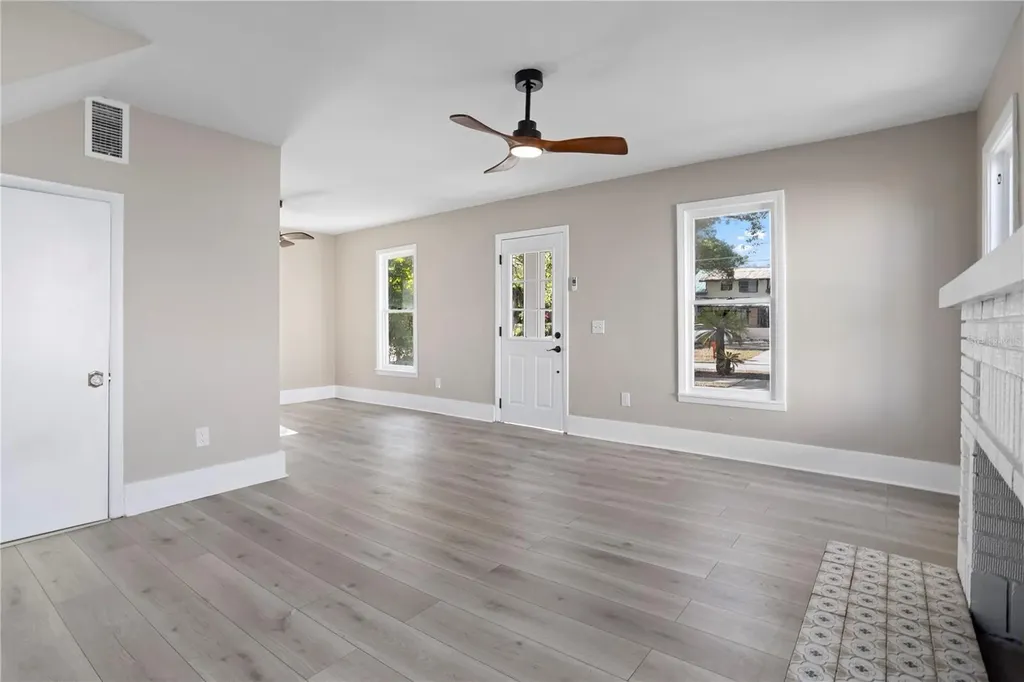 821 E Lemon Avenue Eustis FL 32726