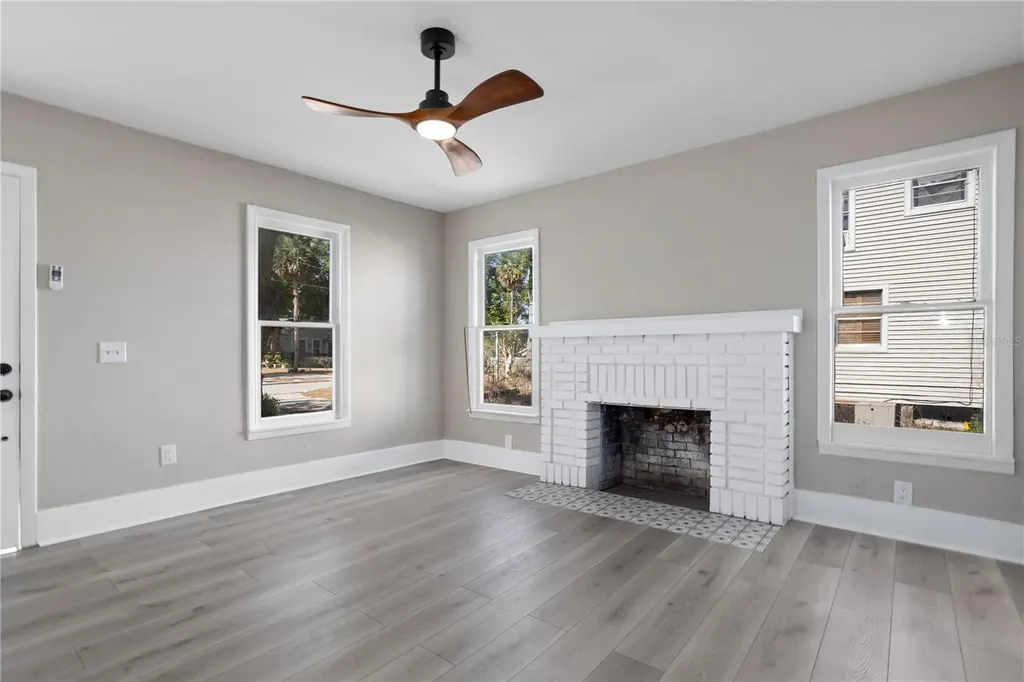 821 E Lemon Avenue Eustis FL 32726