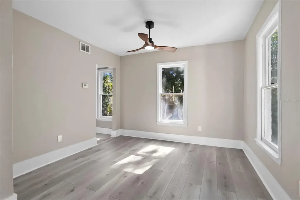 821 E Lemon Avenue Eustis FL 32726