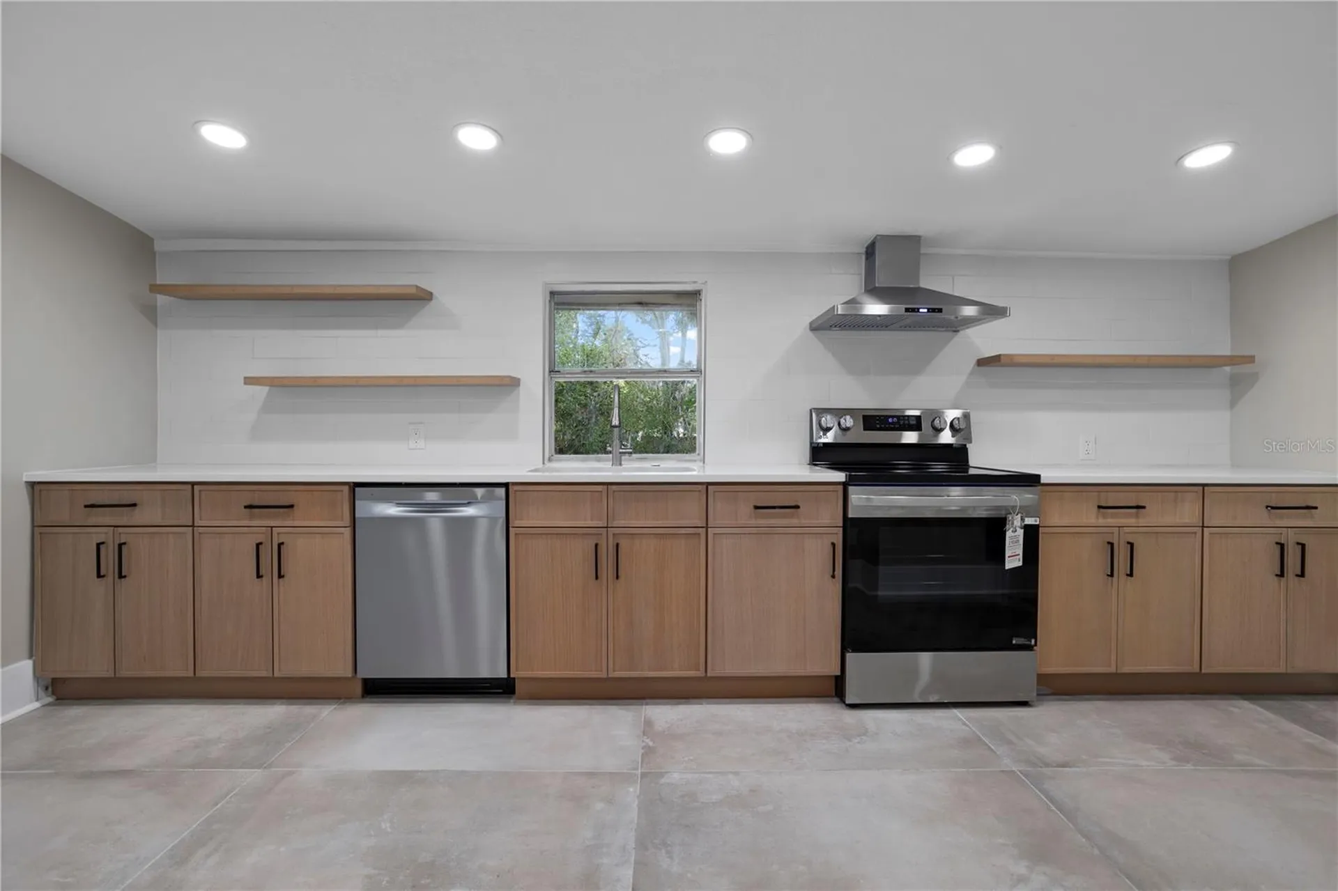 821 E Lemon Avenue Eustis FL 32726