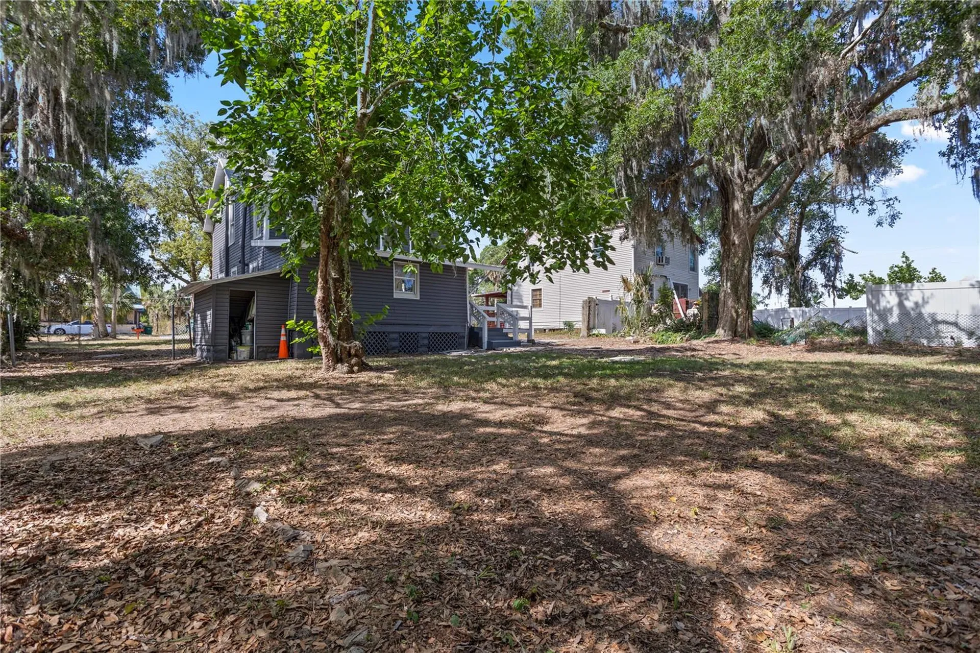 821 E Lemon Avenue Eustis FL 32726