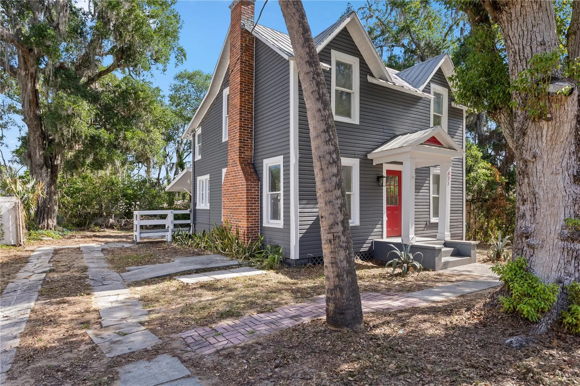821 E Lemon Avenue Eustis FL 32726