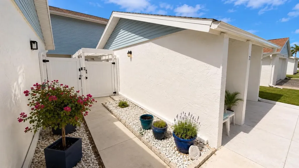 10 London Lane Ormond Beach FL 32176