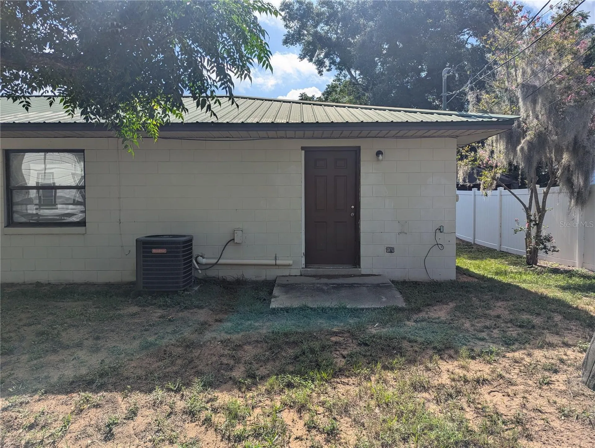 910 South Center Street Eustis FL 32726