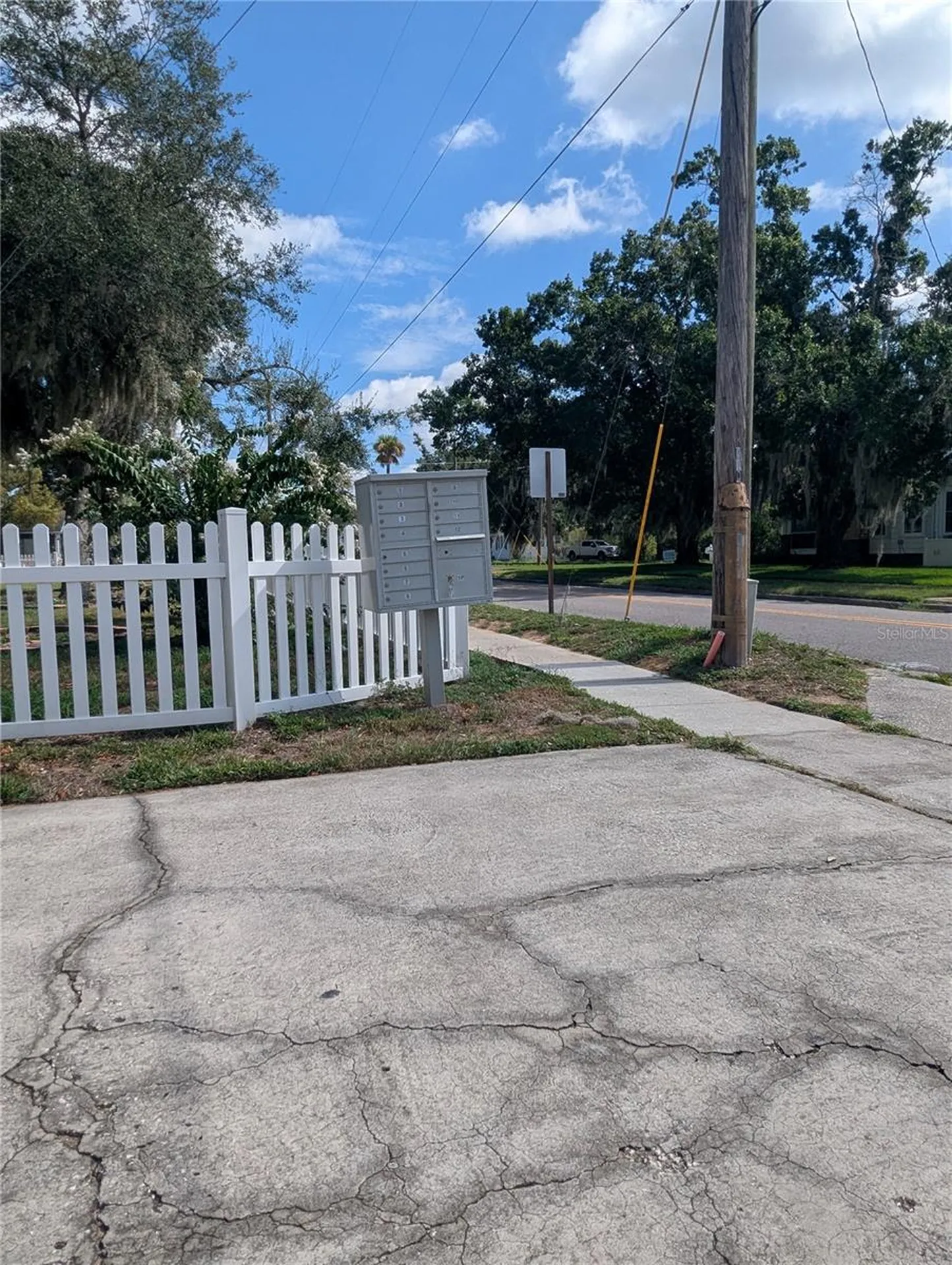 910 South Center Street Eustis FL 32726