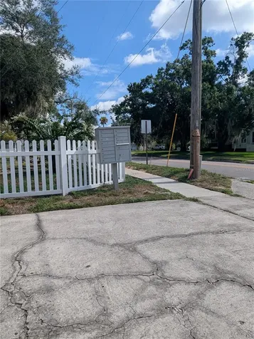 910 South Center Street Eustis FL 32726