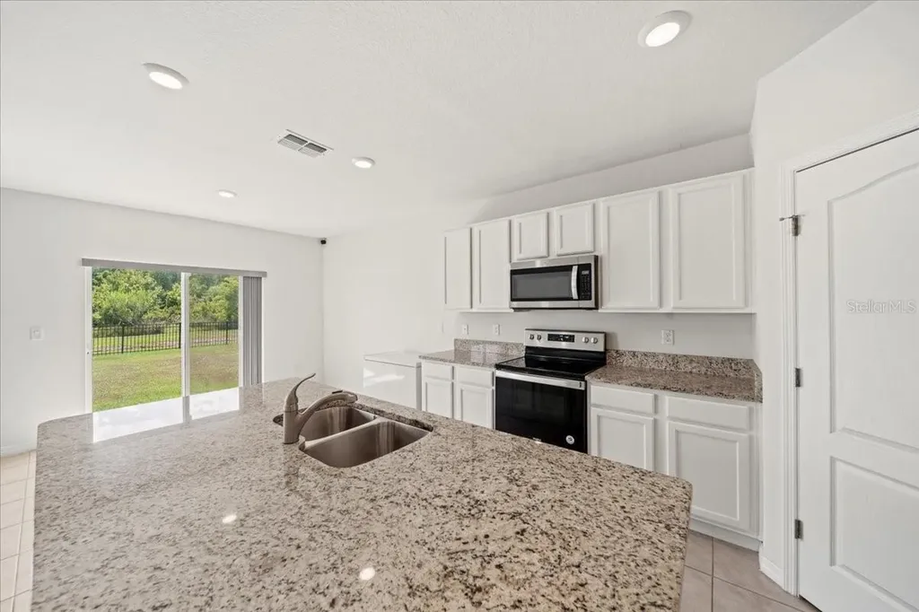 1933 Pristine Loop Lakeland FL 33811