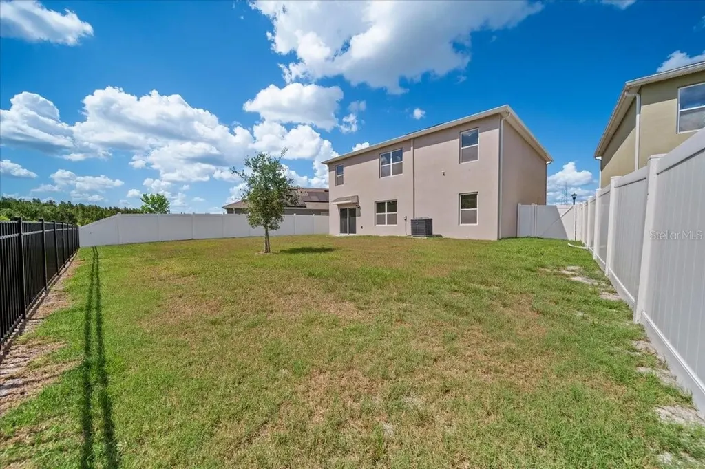 1933 Pristine Loop Lakeland FL 33811