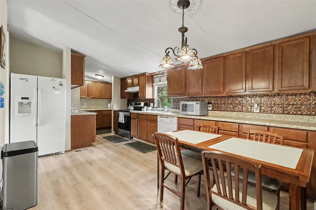 10239 Lyons Avenue Lithia FL 33547