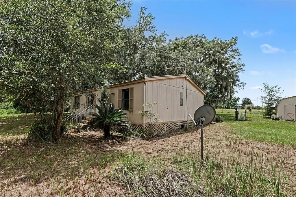 10239 Lyons Avenue Lithia FL 33547