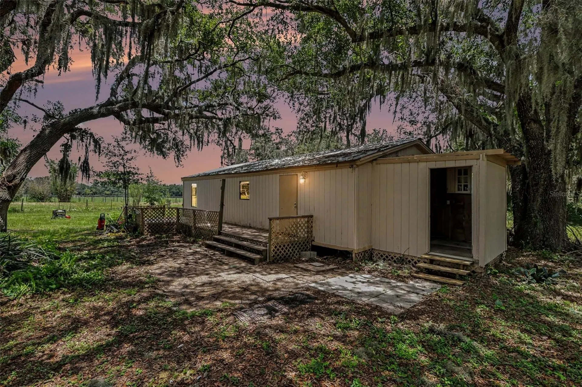 10239 Lyons Avenue Lithia FL 33547