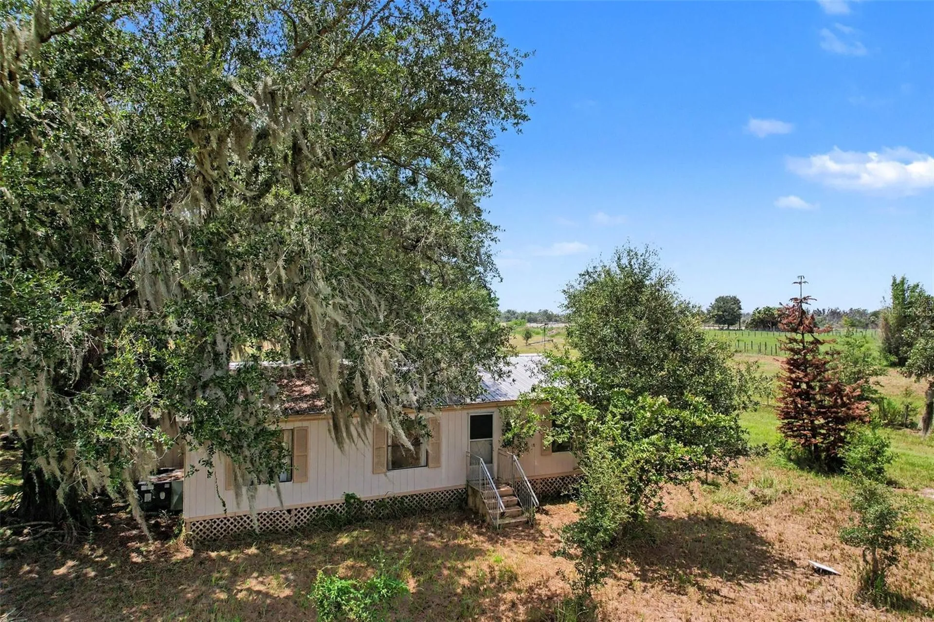10239 Lyons Avenue Lithia FL 33547
