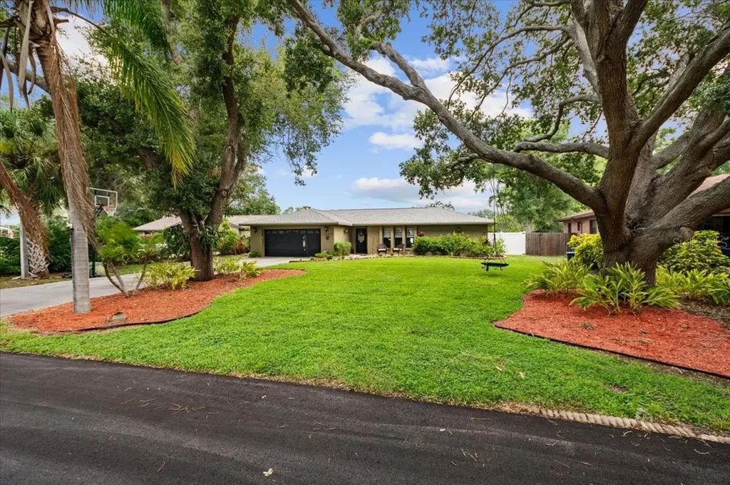 4346 Meadowland Circle Sarasota FL 34233