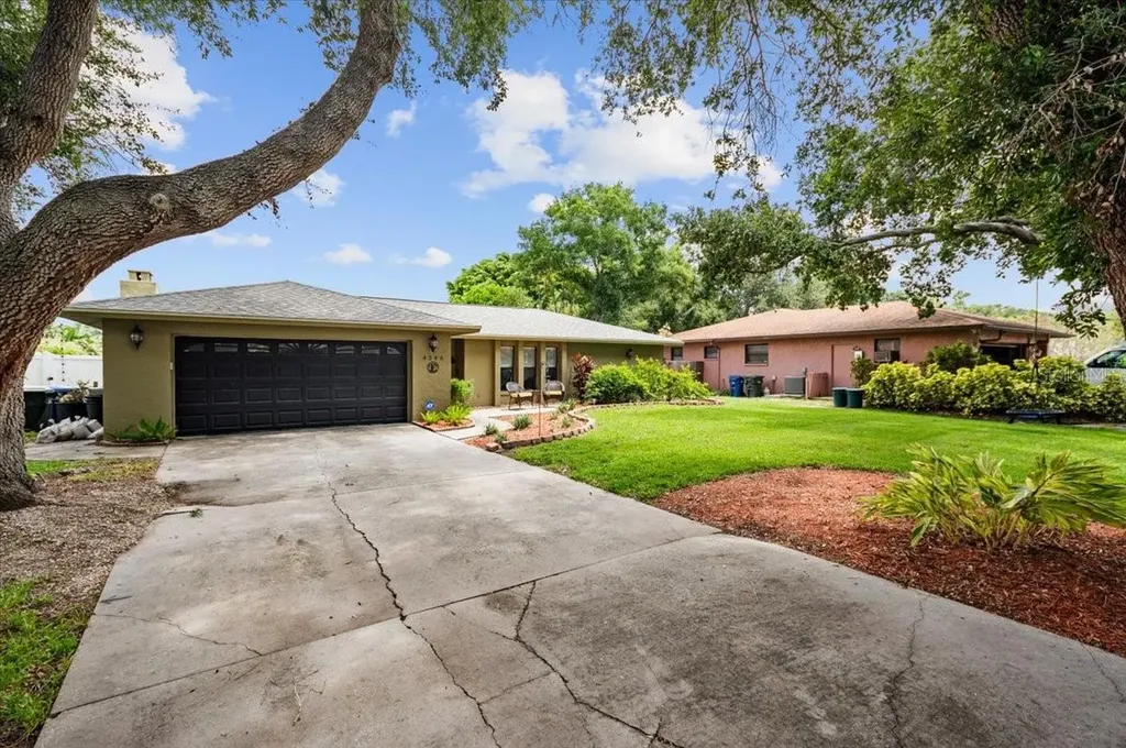 4346 Meadowland Circle Sarasota FL 34233