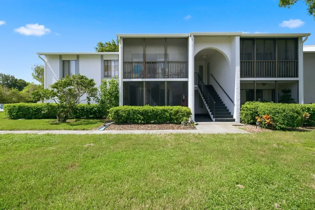 1179 Pine Ridge Circle W Tarpon Springs FL 34688