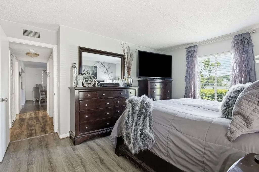 1179 Pine Ridge Circle W Tarpon Springs FL 34688