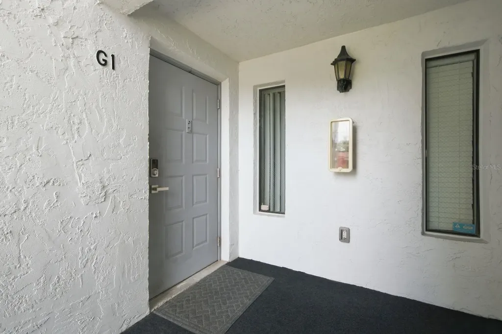 1179 Pine Ridge Circle W Tarpon Springs FL 34688