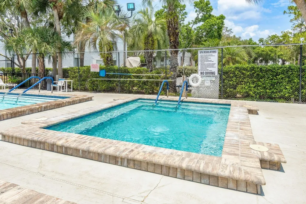 1179 Pine Ridge Circle W Tarpon Springs FL 34688