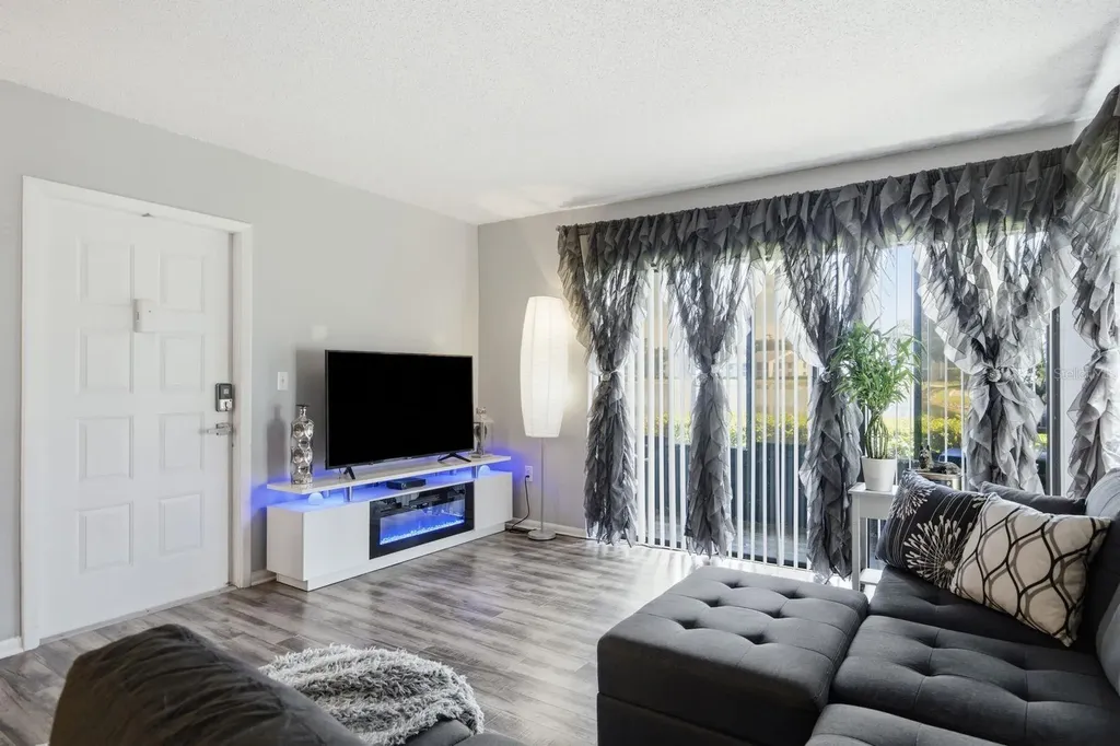 1179 Pine Ridge Circle W Tarpon Springs FL 34688