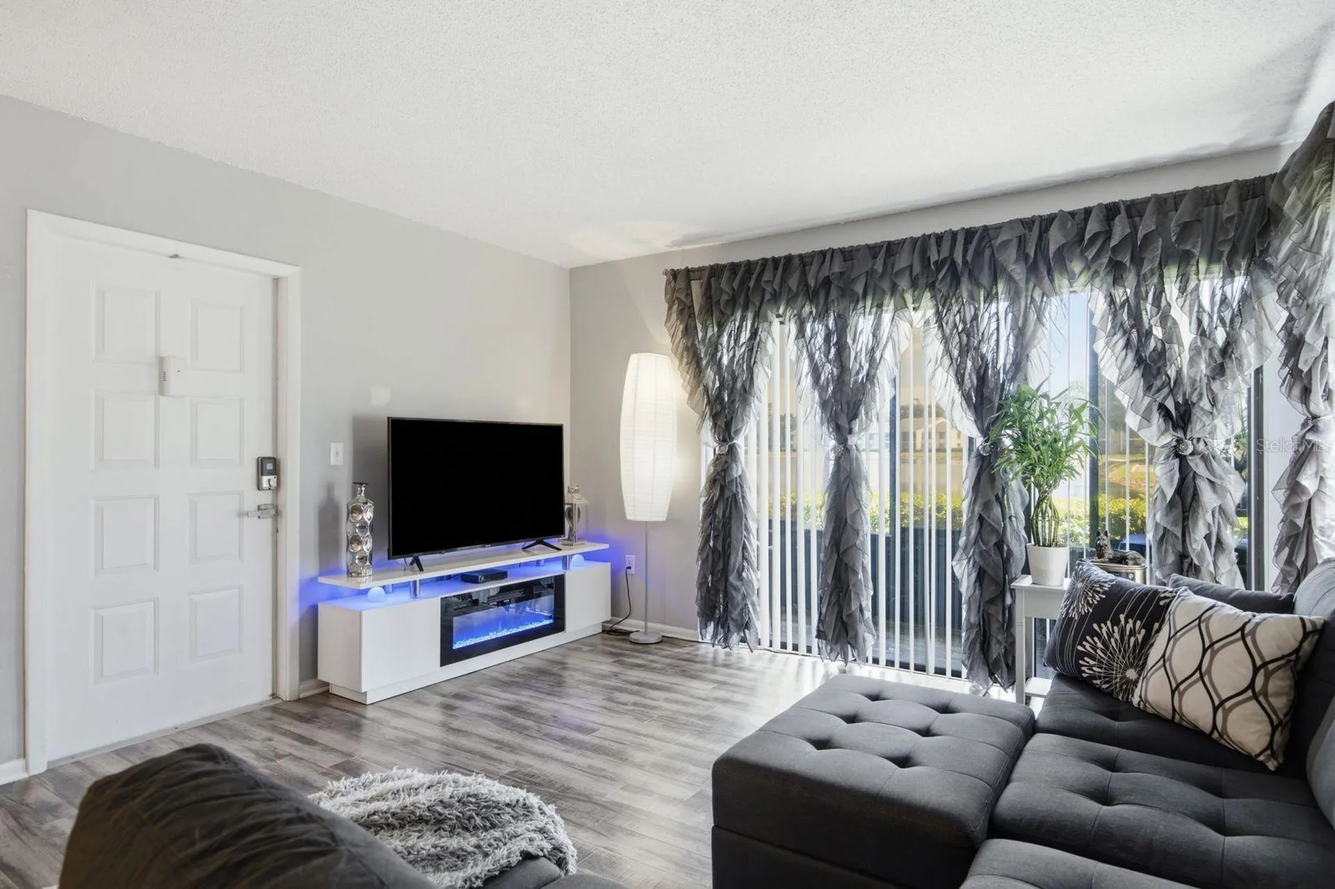 1179 Pine Ridge Circle W Tarpon Springs FL 34688