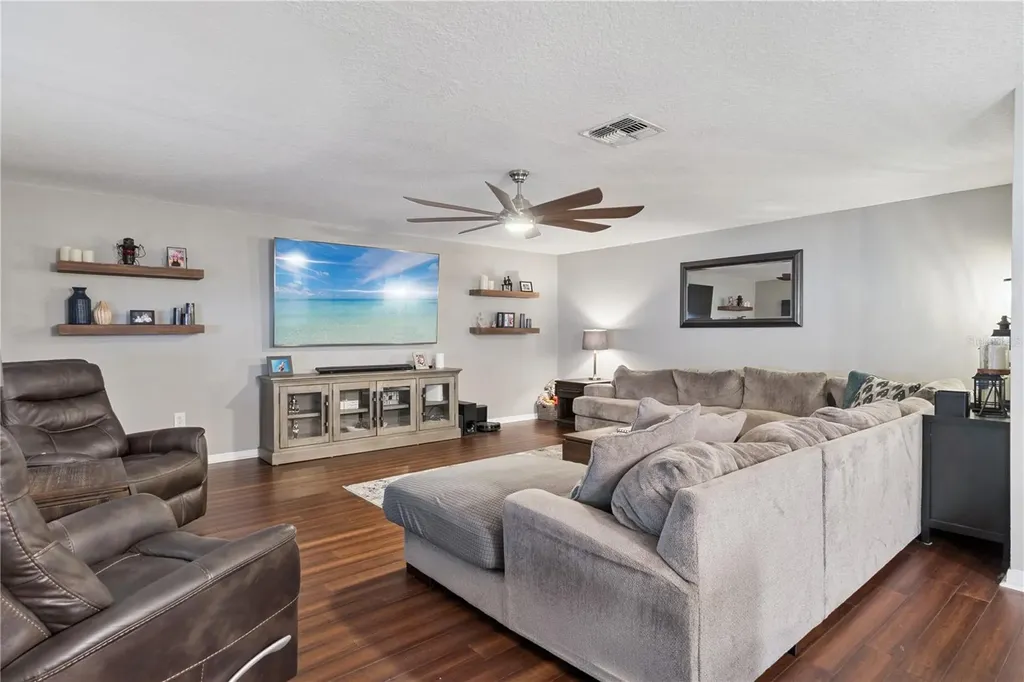 2333 Foxtree Road Tavares FL 32778