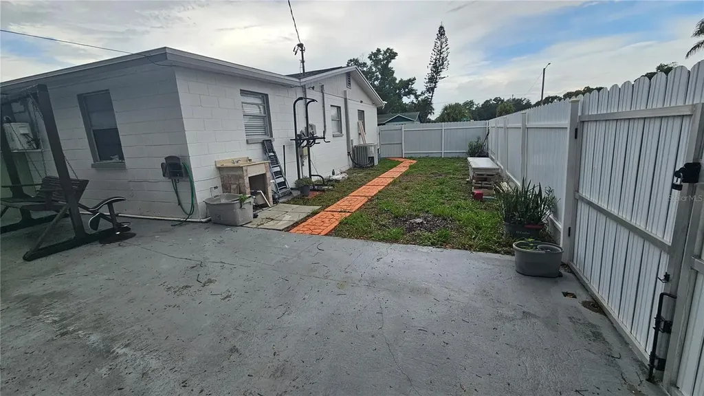3502 Libby Loop Tampa FL 33619