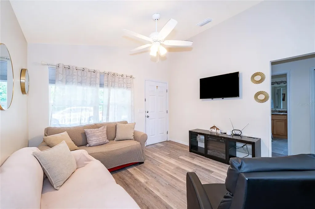 1360 Cottage Circle Tavares FL 32778