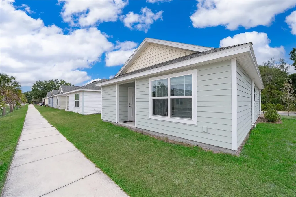1360 Cottage Circle Tavares FL 32778