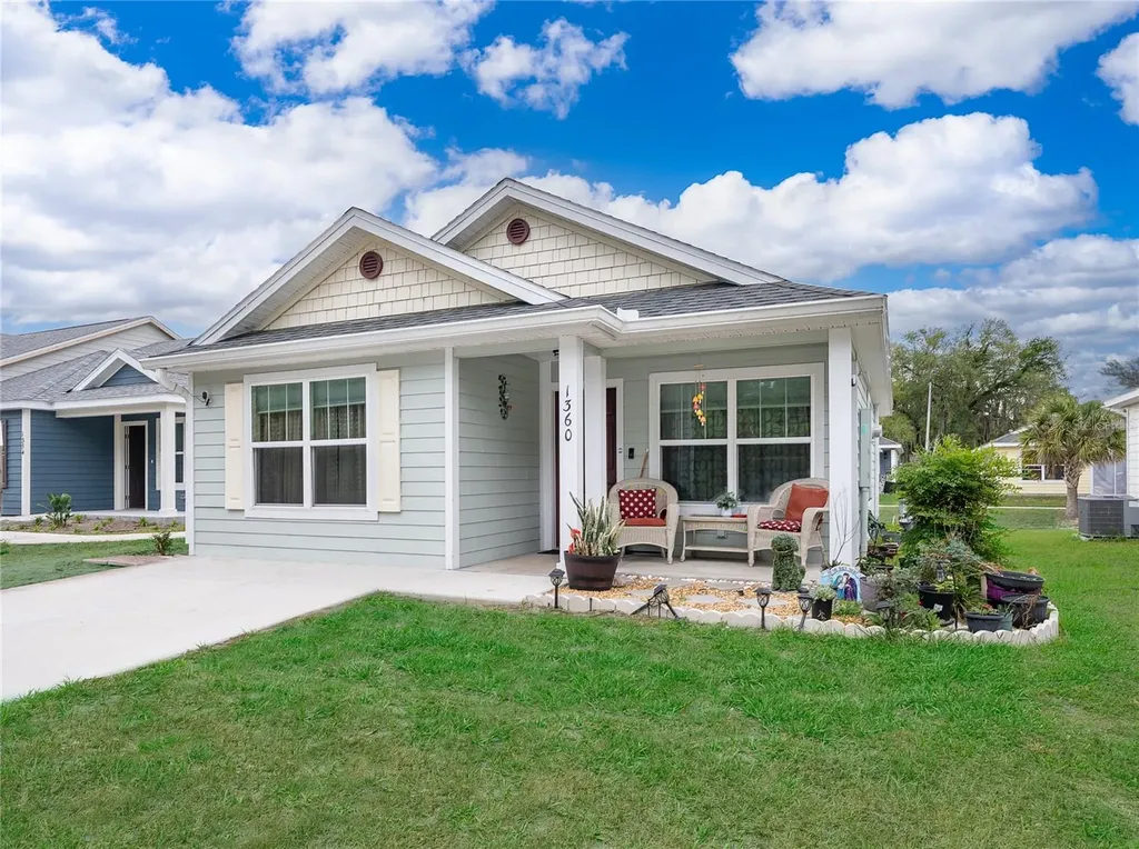 1360 Cottage Circle Tavares FL 32778