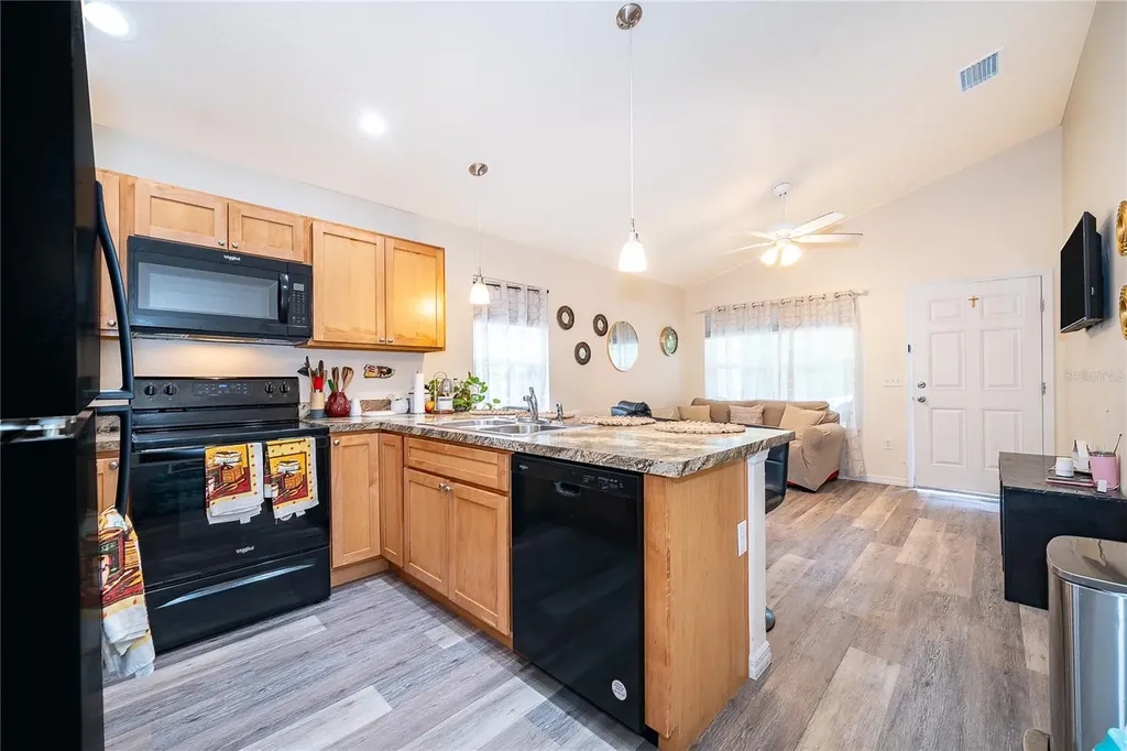 1360 Cottage Circle Tavares FL 32778