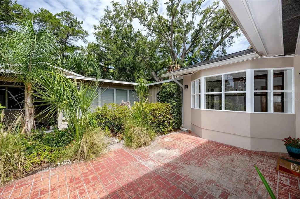 8161 22nd Avenue N St Petersburg FL 33710