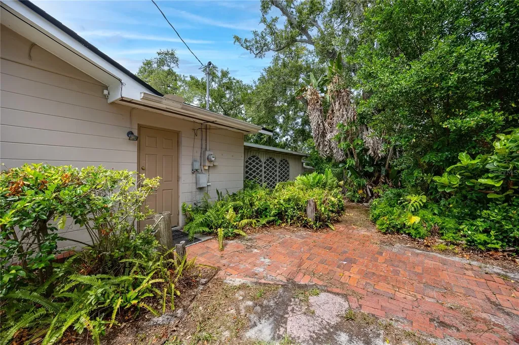 8161 22nd Avenue N St Petersburg FL 33710