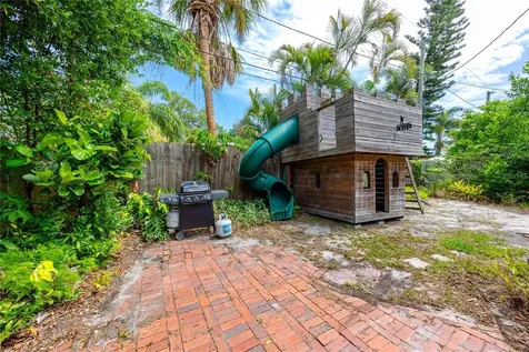 8161 22nd Avenue N St Petersburg FL 33710
