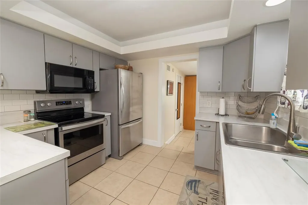 2869 30th Avenue N St Petersburg FL 33713