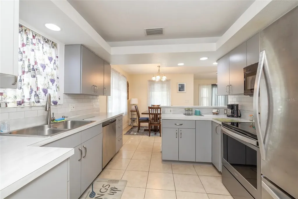 2869 30th Avenue N St Petersburg FL 33713