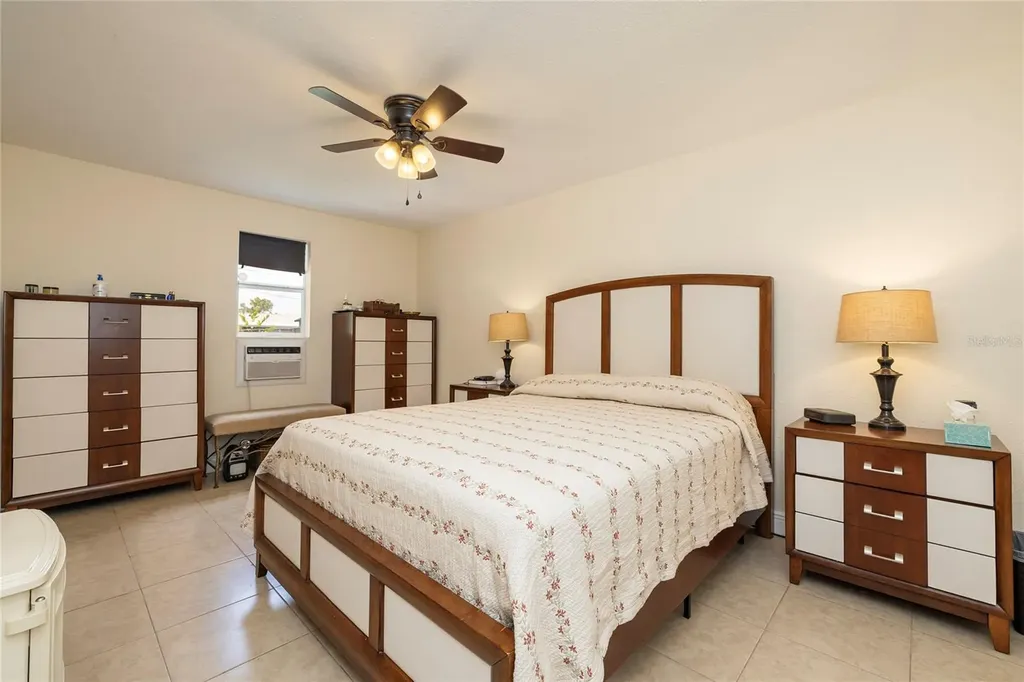 2869 30th Avenue N St Petersburg FL 33713