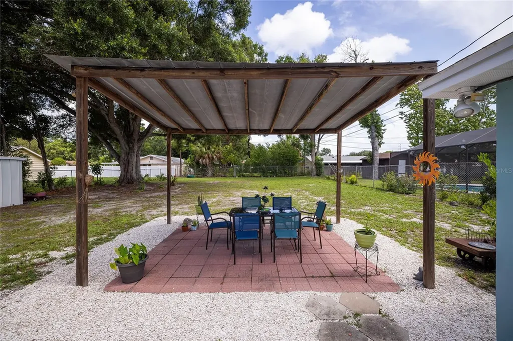 2869 30th Avenue N St Petersburg FL 33713