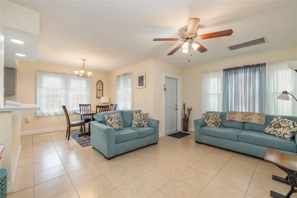 2869 30th Avenue N St Petersburg FL 33713