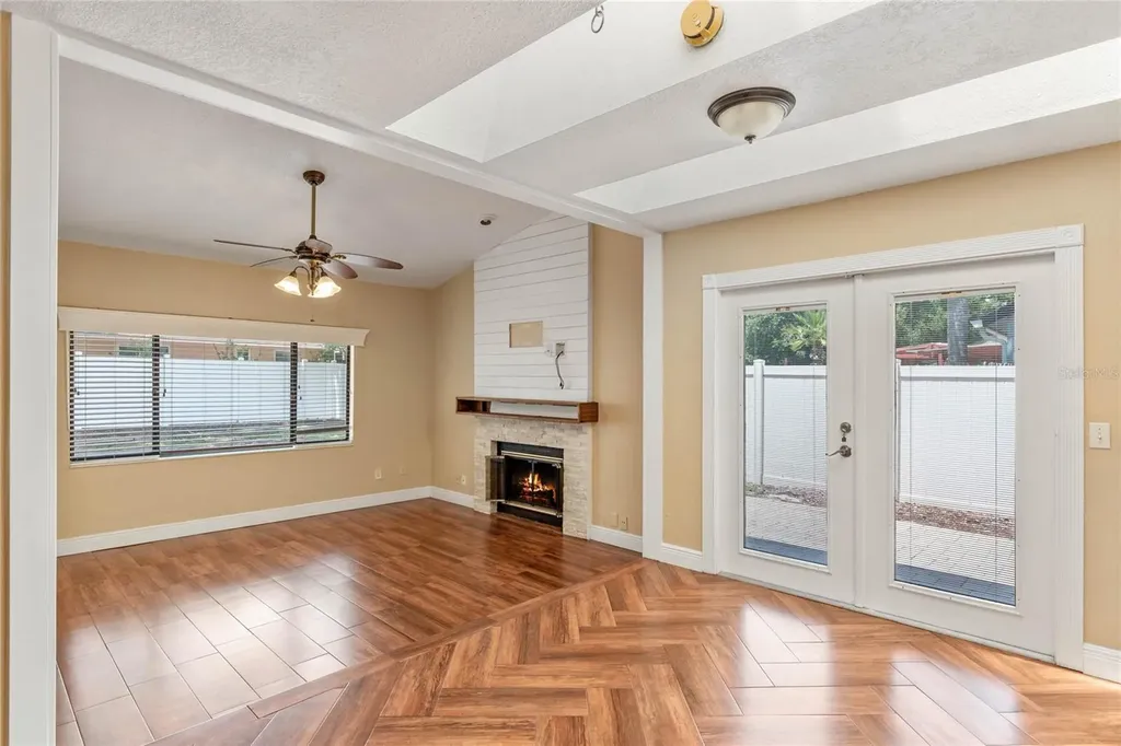 521 Lakeshore Circle Lake Mary FL 32746