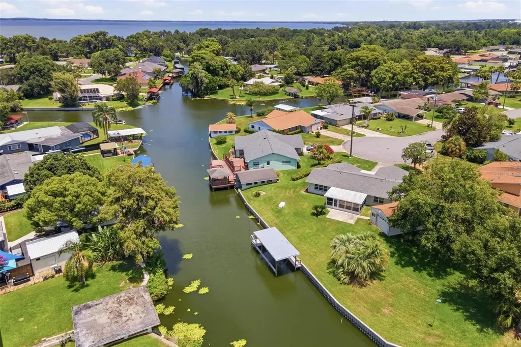 1631 Canal Court Tavares FL 32778