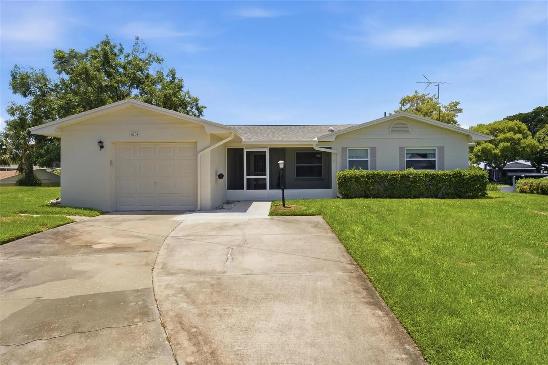 1631 Canal Court Tavares FL 32778