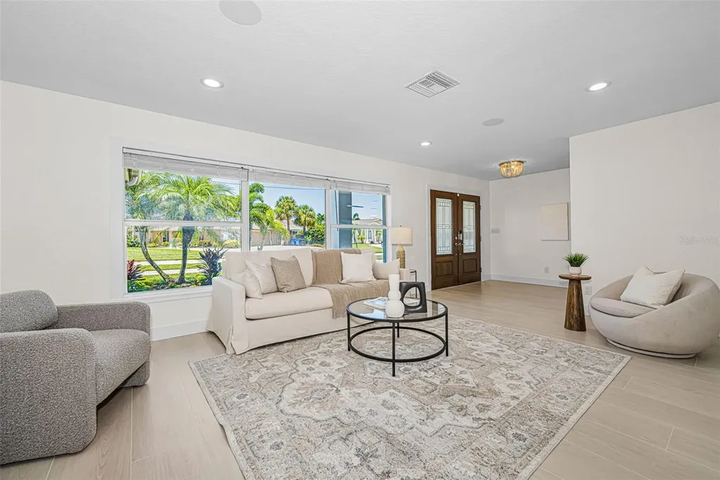 7901 10th Avenue S St Petersburg FL 33707