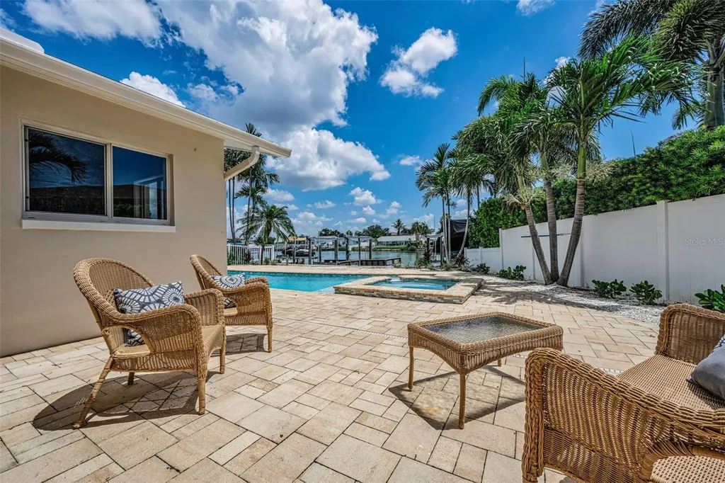 7901 10th Avenue S St Petersburg FL 33707