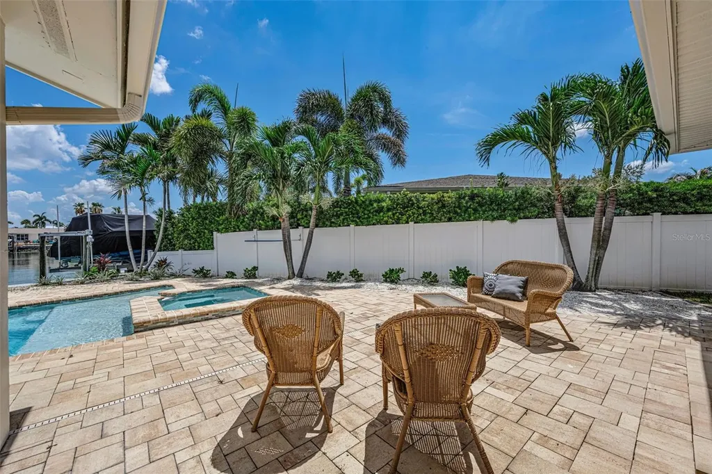 7901 10th Avenue S St Petersburg FL 33707