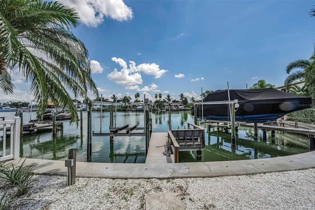 7901 10th Avenue S St Petersburg FL 33707
